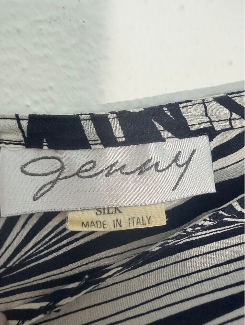 Genny Italy 100% Silk Wrap Blouse Palm Leaf Print Black White Short Sleeve Top - Picture 3 of 5